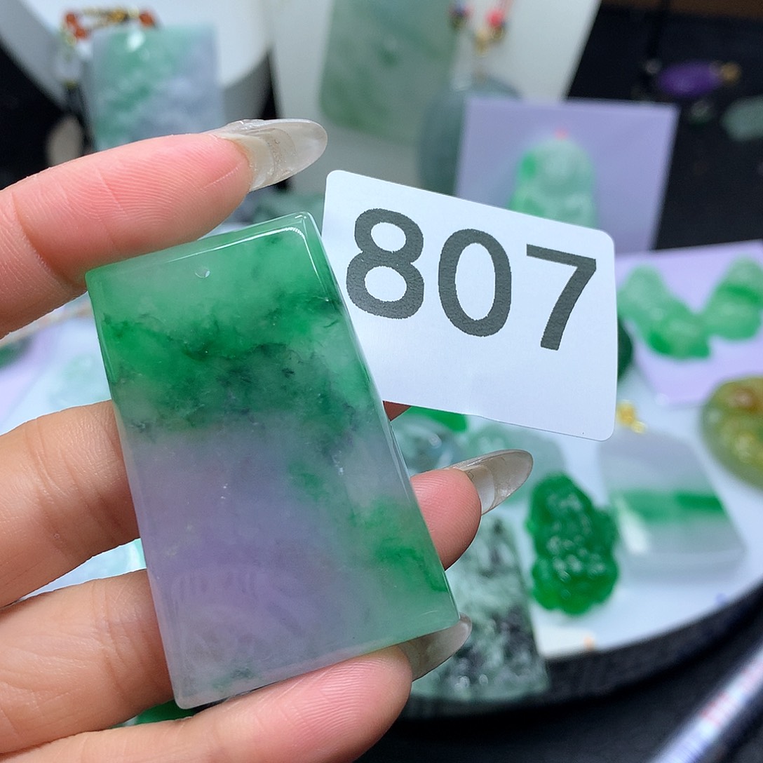 翡翠吊坠(赠链)未镶嵌