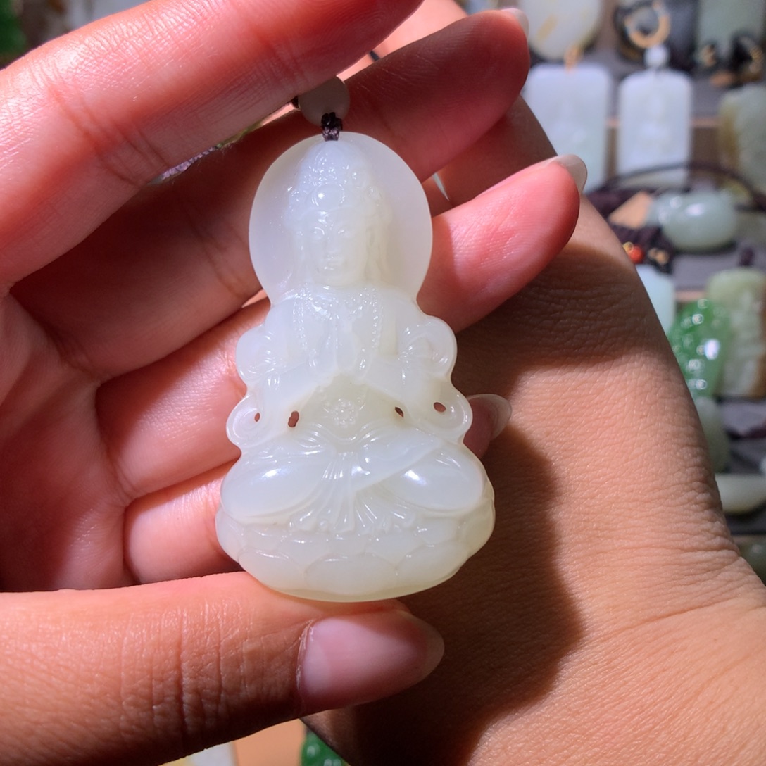 用***8和田玉未镶嵌颈饰