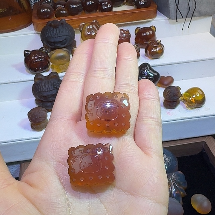 小***玥琥珀未镶嵌裸石琥珀