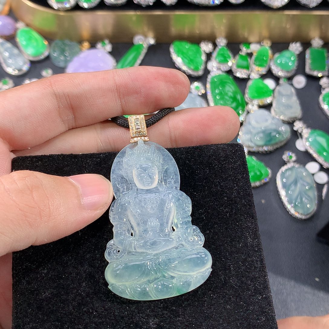 翡翠18K金镶嵌颈饰