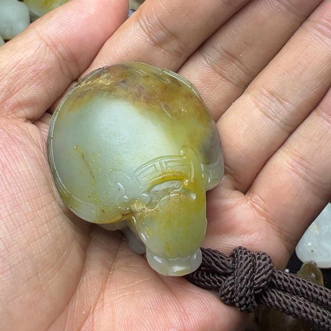 失***雄和田玉未镶嵌挂件