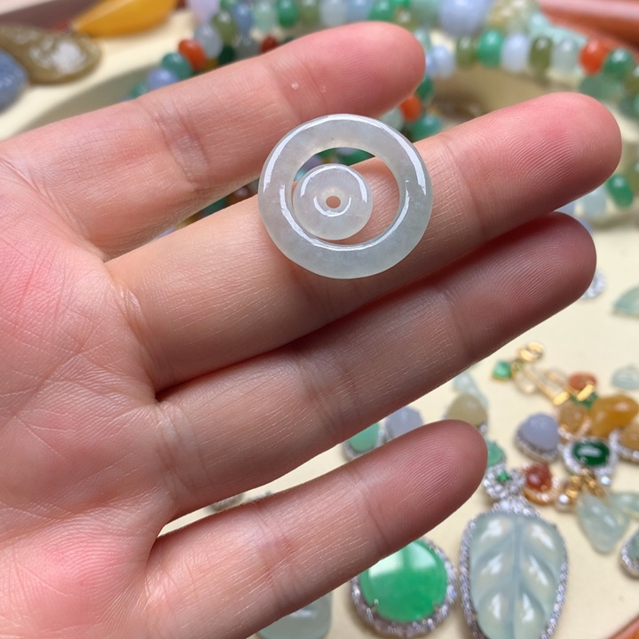 翡翠颈饰未镶嵌翡翠子母扣