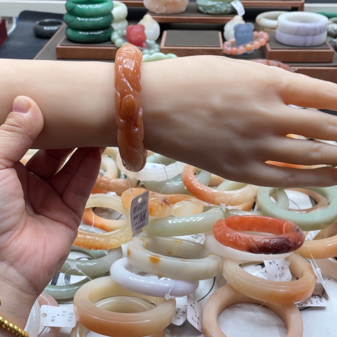 S***r石英质玉手镯未镶嵌