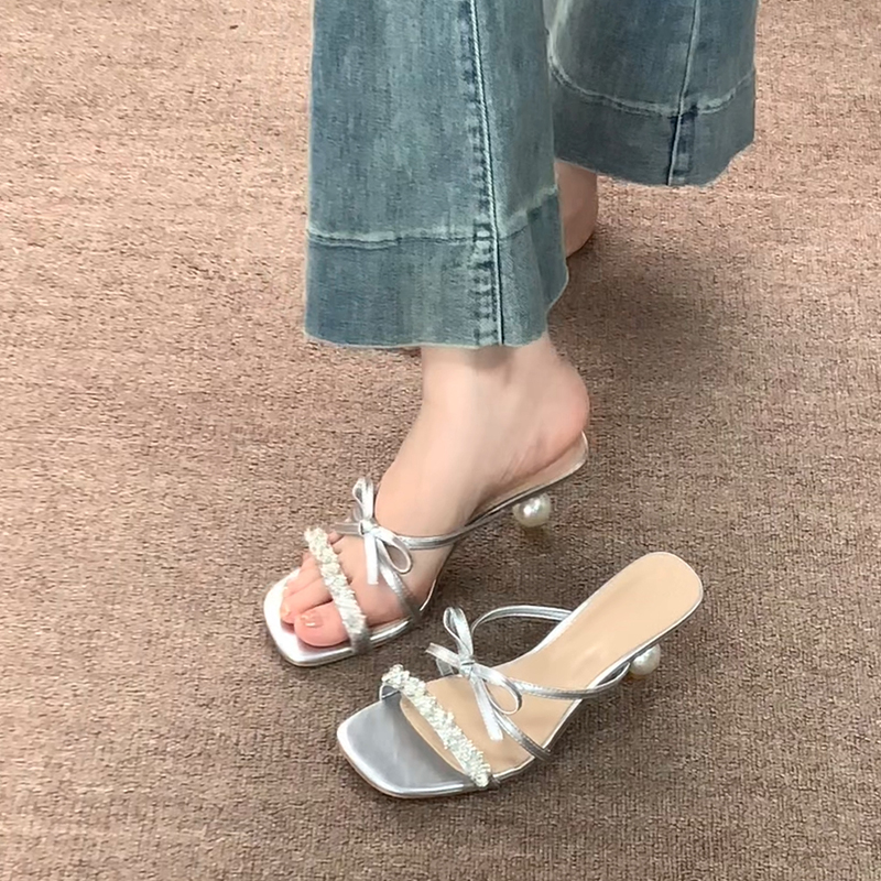 一字带银色凉鞋女设计感小众水钻蝴蝶结一脚蹬仙女拖鞋子