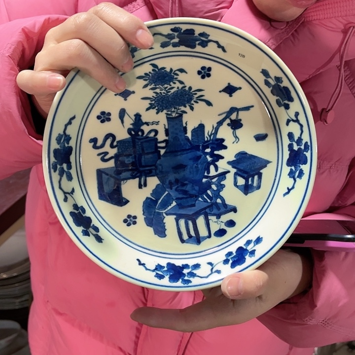 瓷片////直径19.5厘米。黄。