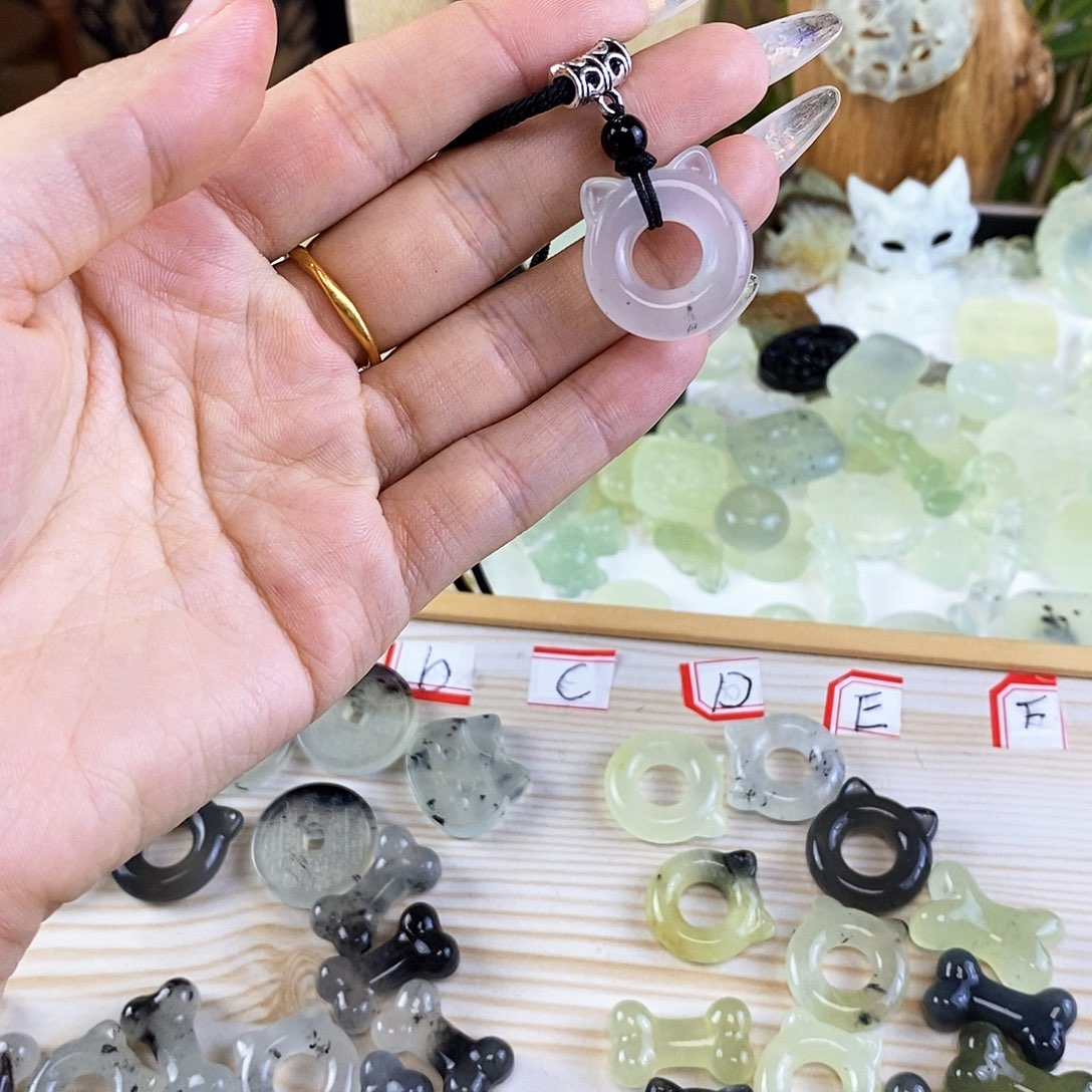 蛇纹石玉颈饰未镶嵌