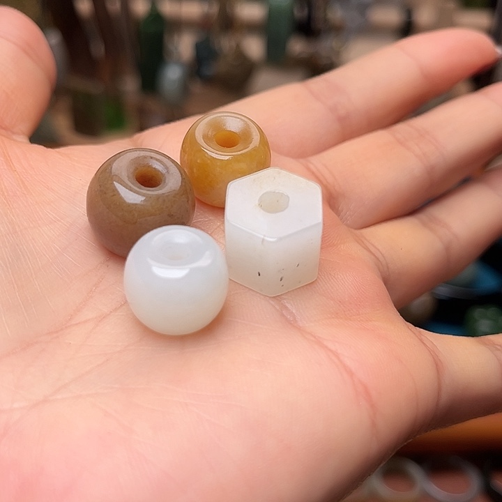 喵***～和田玉未镶嵌颈饰