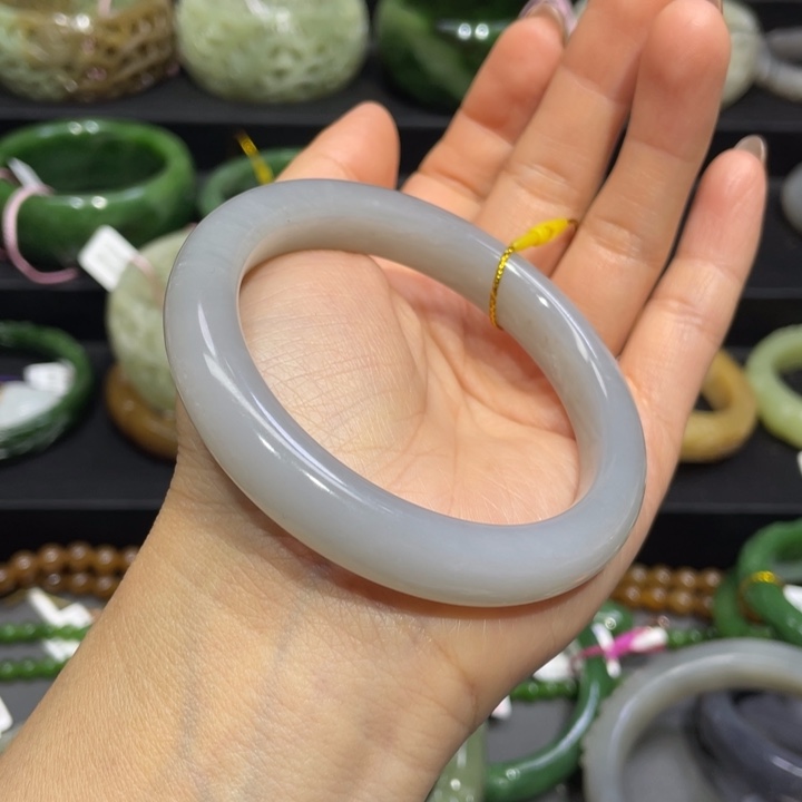 和田玉手镯57圈口 编号92未镶嵌