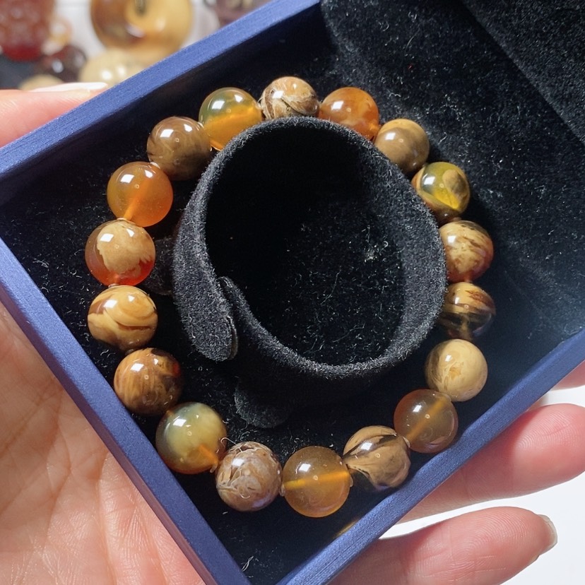 【闪购商品】琥珀手串未镶嵌溶洞宝手串