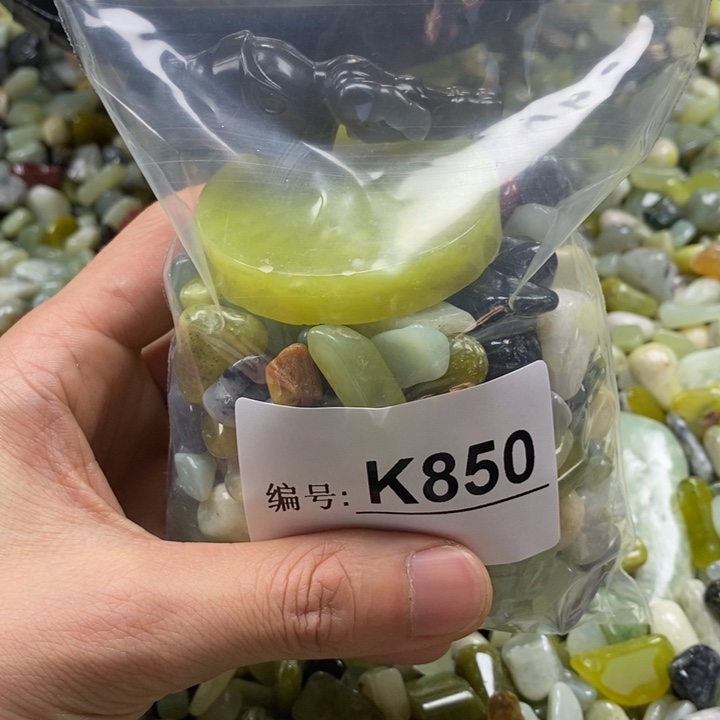 蛇纹石玉鱼缸石未镶嵌