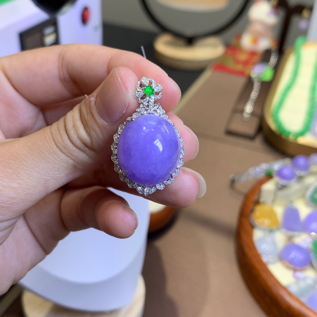 翡翠18K金镶嵌颈饰明***哇翡翠