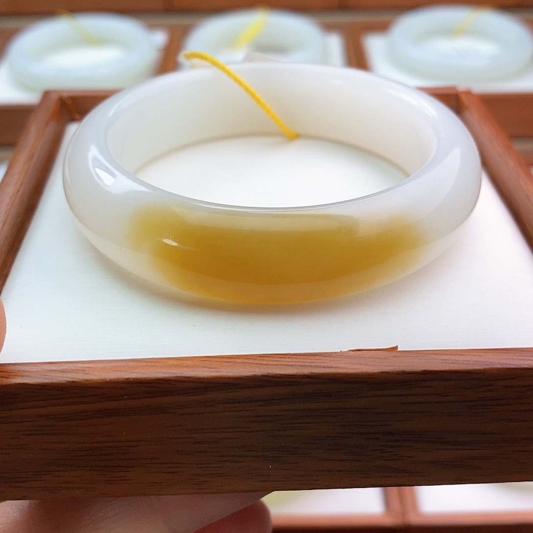 和田玉（糖玉）手镯未镶嵌