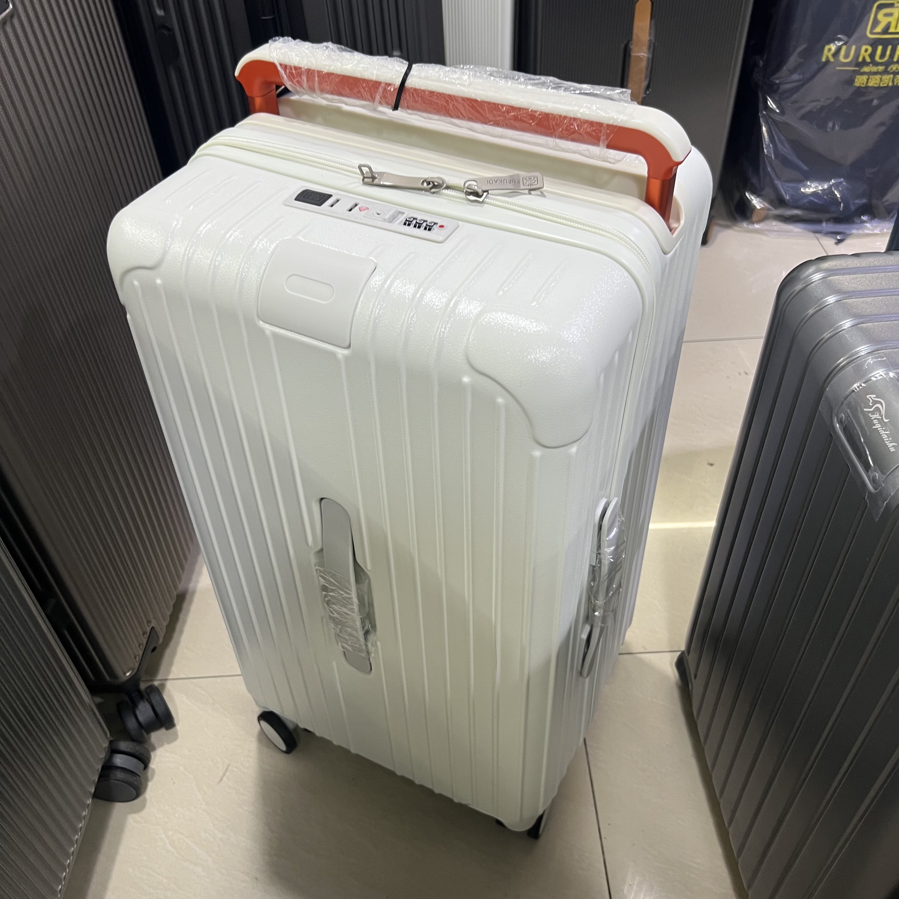 新疆包邮高端拉链款中间宽拉杆行李箱pc➕聚丙烯旅行箱