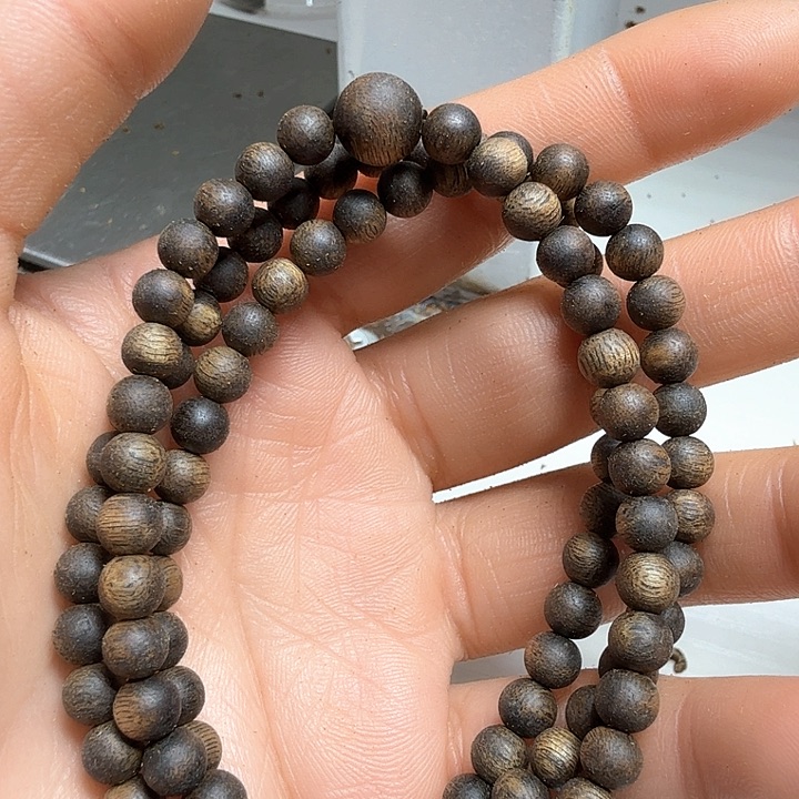 沉香手串乌身0.5规格多圈8克