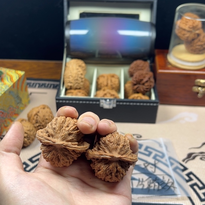 哎***了文玩核桃吊坠随机