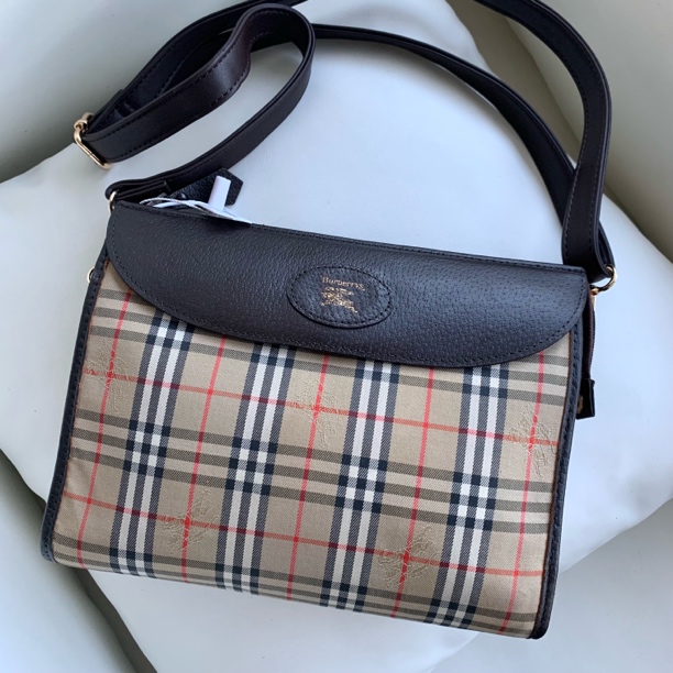95新 BURBERRY/博柏利 XM/经典战马格纹信封单肩腋下/AR12404002