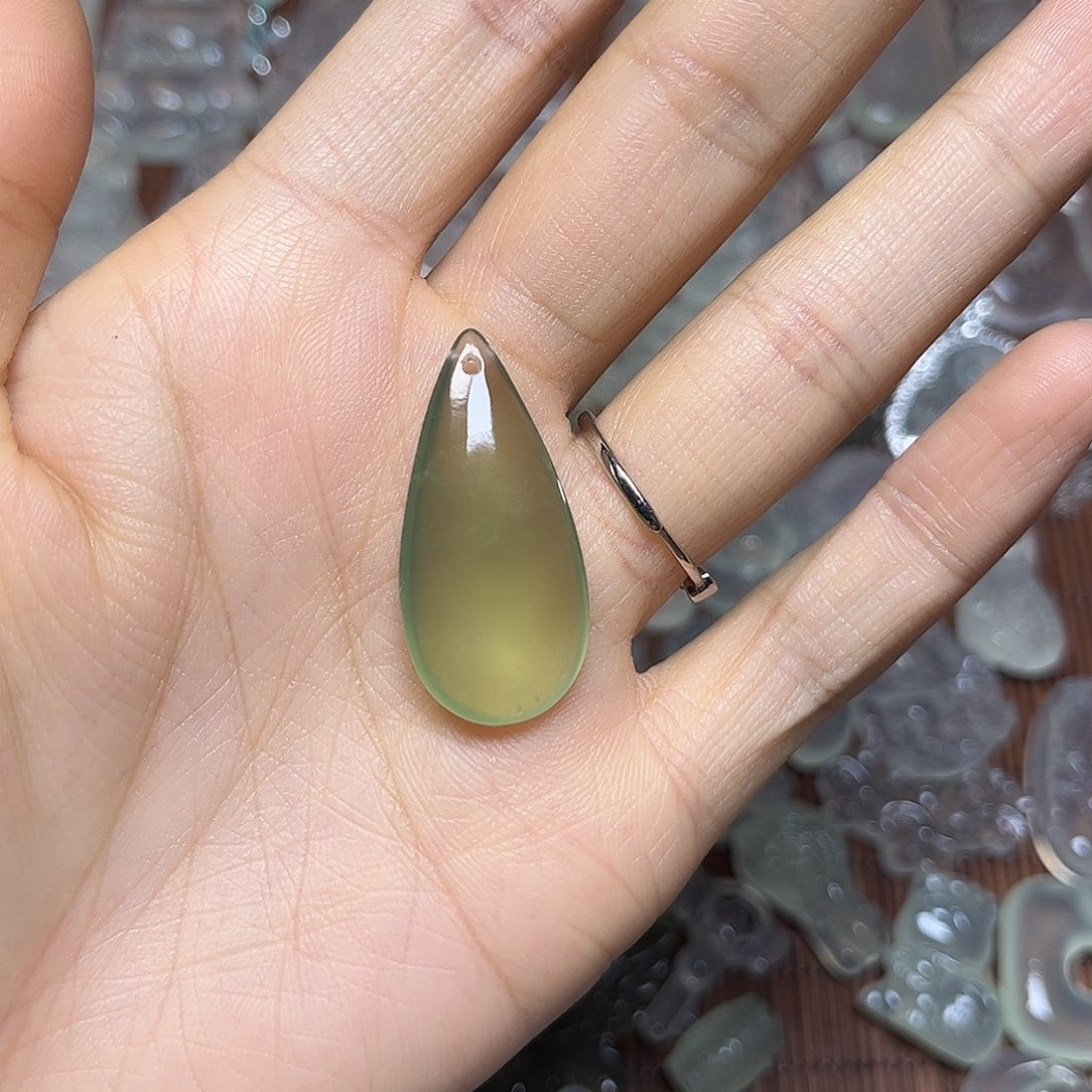 心****蛇纹石玉未镶嵌颈饰吊坠