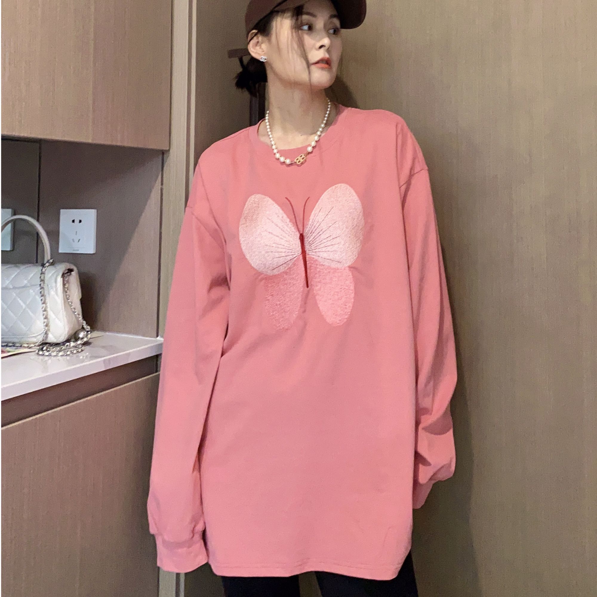 《蝴蝶长袖T》宽松休闲重工刺绣圆领长袖T恤