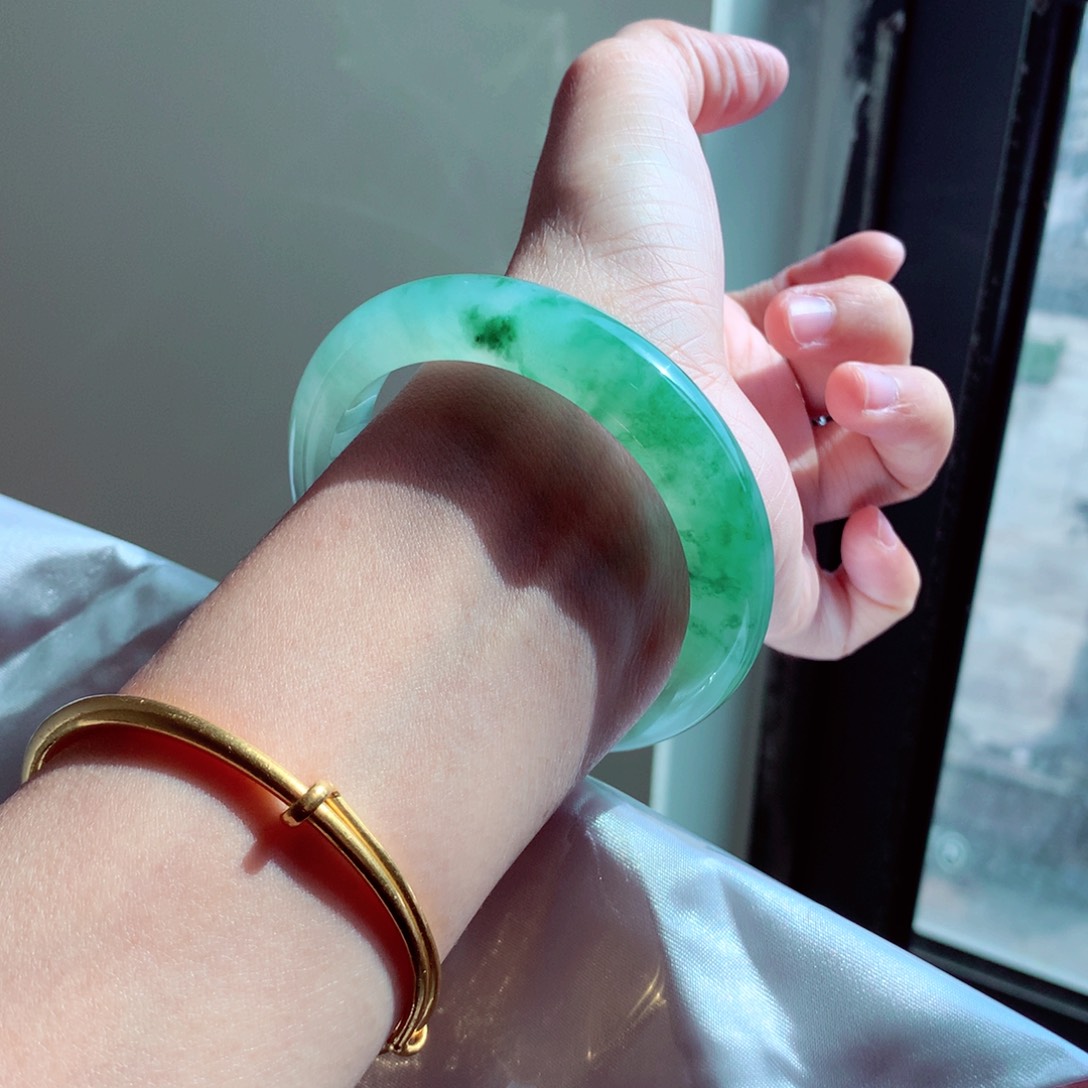 翡翠手镯未镶嵌57绿野仙踪强推A