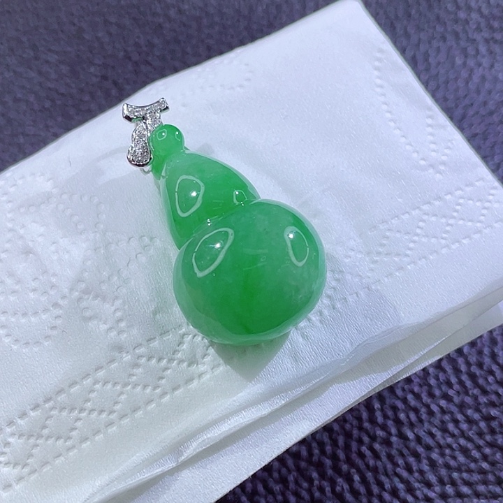 翡翠颈饰18K金镶嵌翡翠