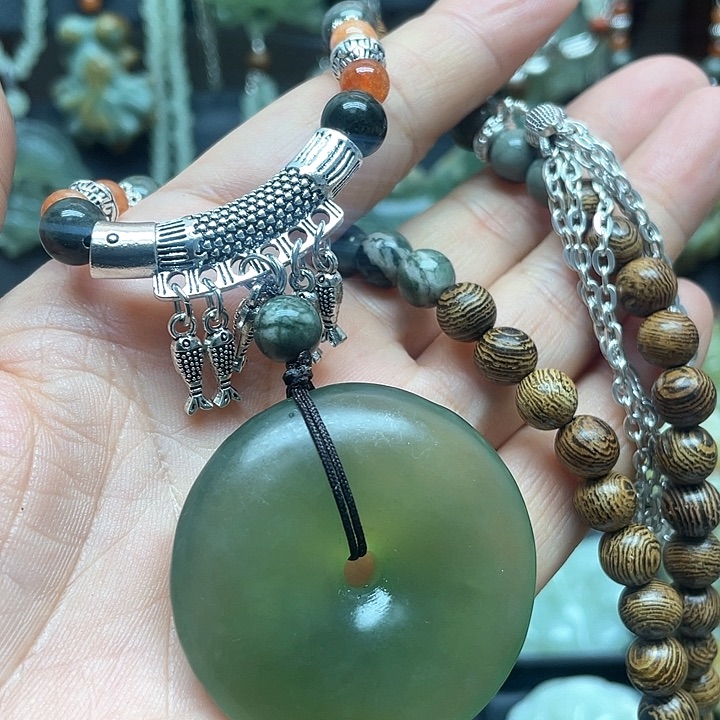 未镶嵌蛇纹石玉颈饰