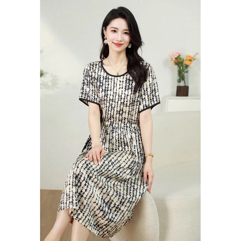 5.19白色条纹时尚修身夏季收腰女装休闲法式气质a字女装连衣裙