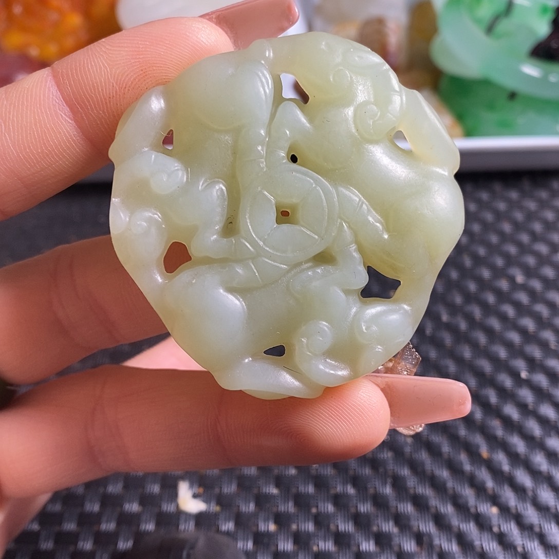 蛇纹石玉未镶嵌颈饰