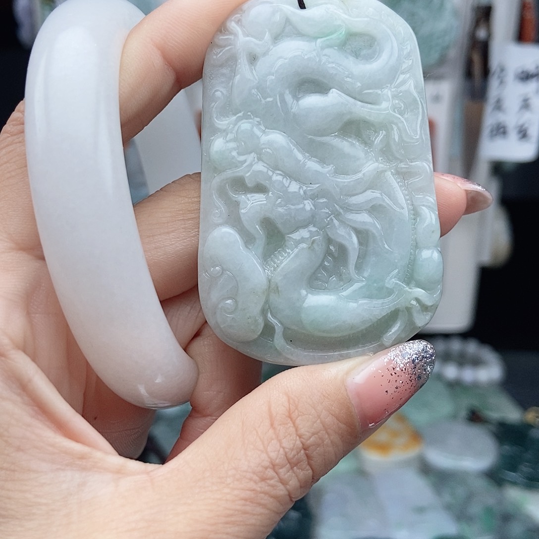 翡翠颈饰未镶嵌翡翠