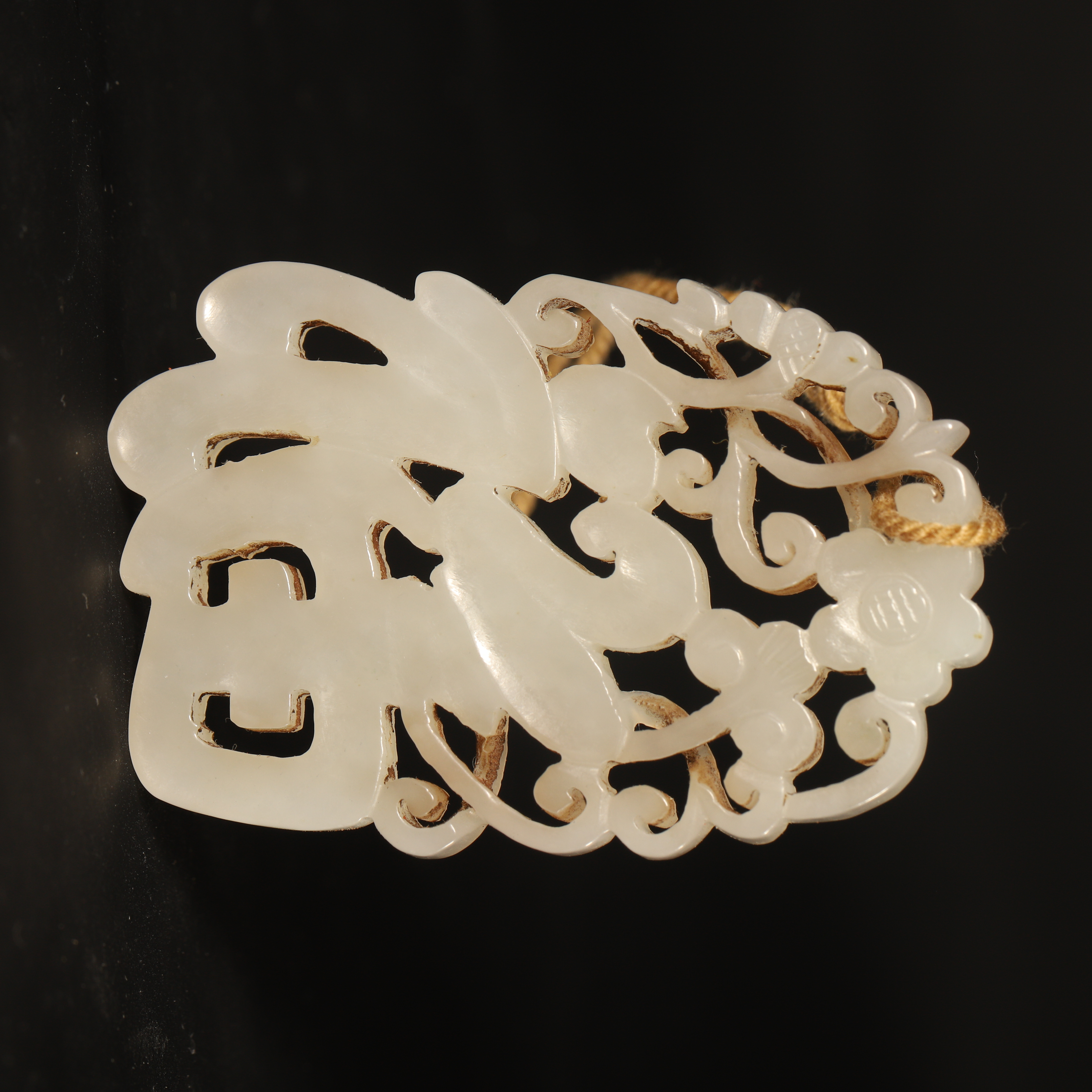 Lot19 清代和田玉镂空福字牌