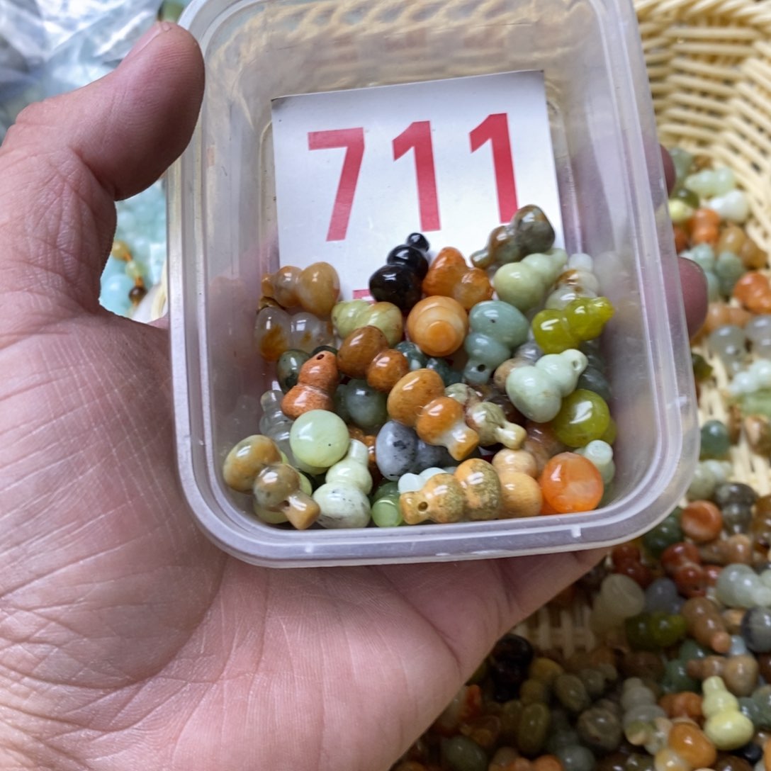 蛇纹石玉挂坠未镶嵌