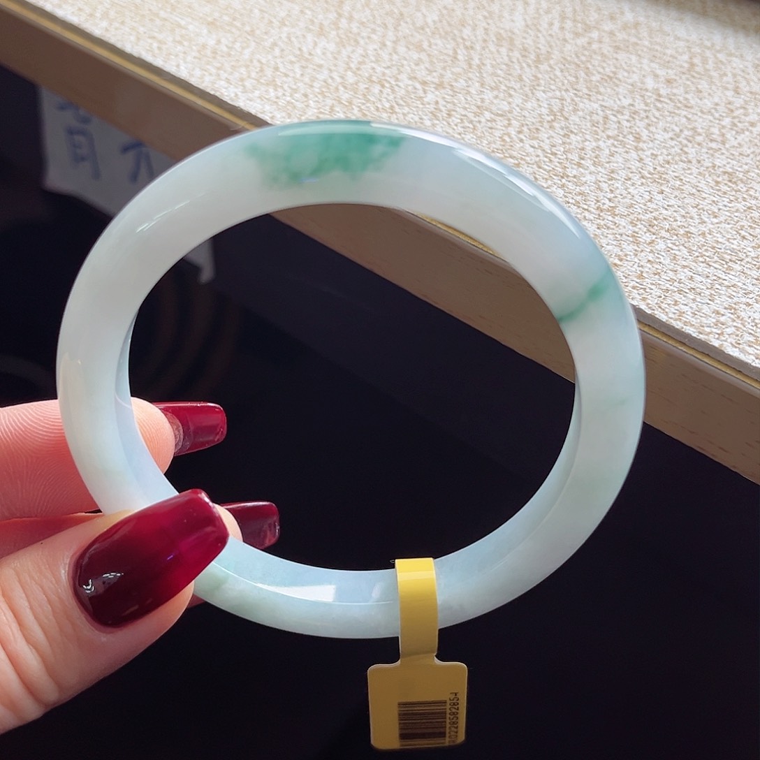 翡翠手镯未镶嵌手镯