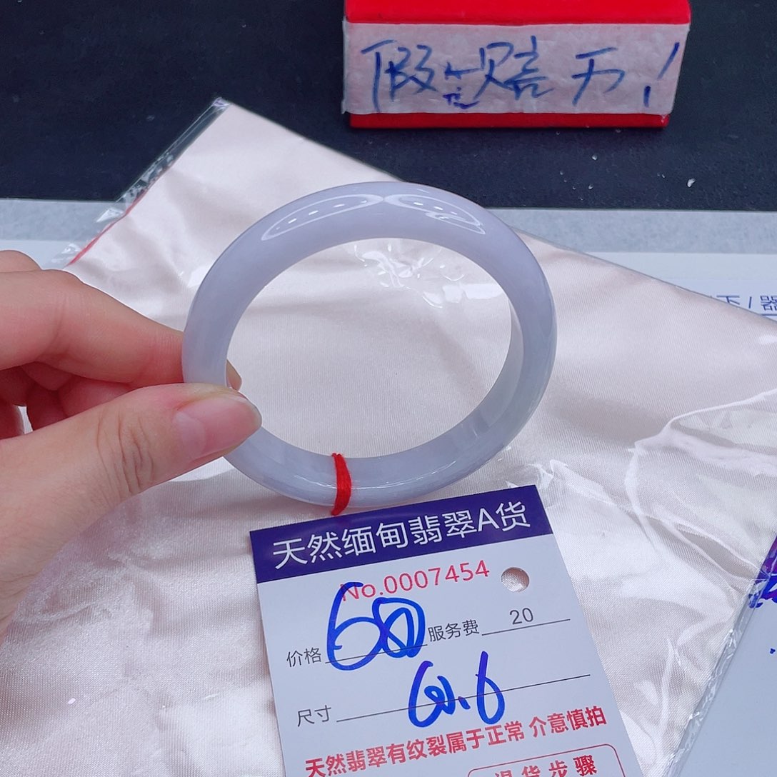 翡翠未镶嵌手镯680.000000