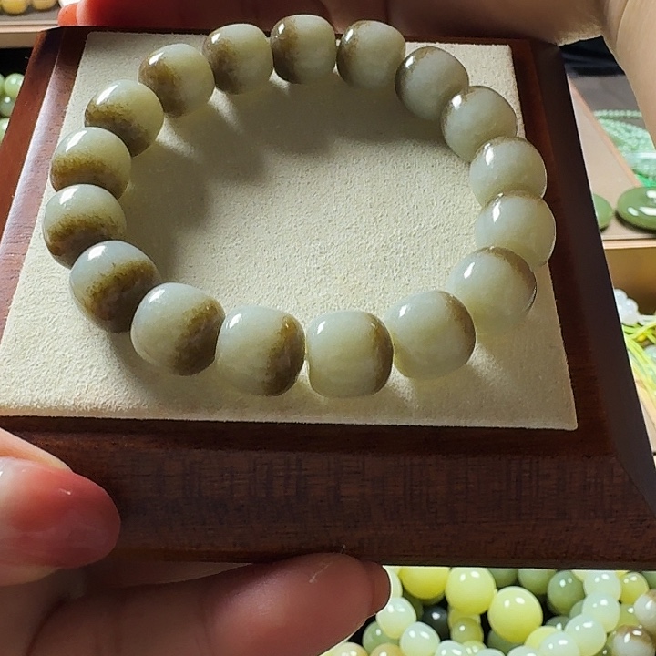 用***1和田玉（糖玉）未镶嵌手链