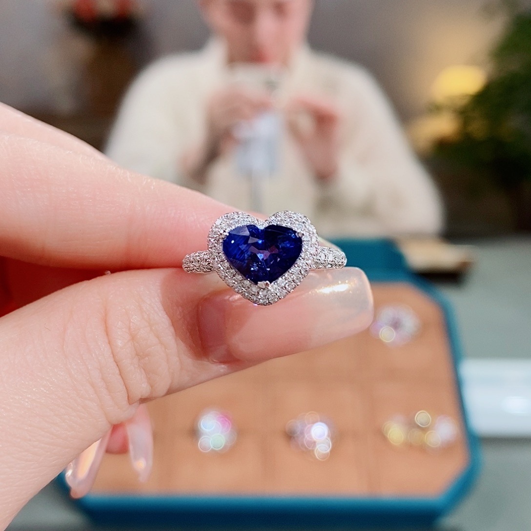 蓝宝石戒指18K金镶嵌2.42ct