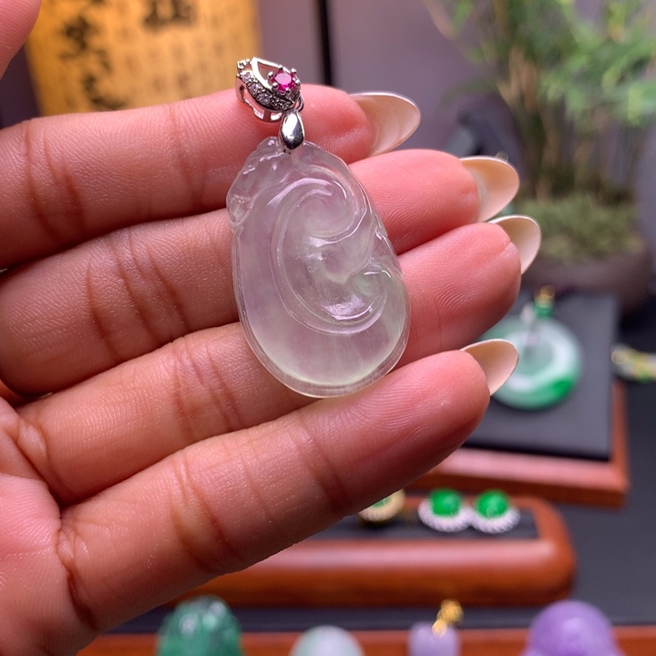 翡翠未镶嵌吊坠(赠链)