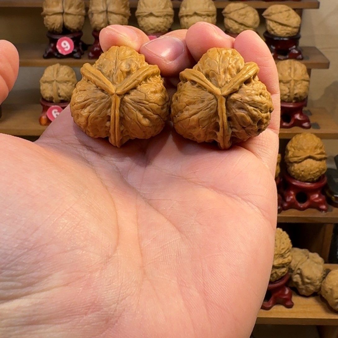 铁核桃把件七星三棱