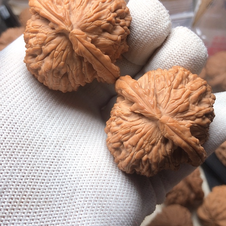 桃核吊坠踩**端白狮子狮子头