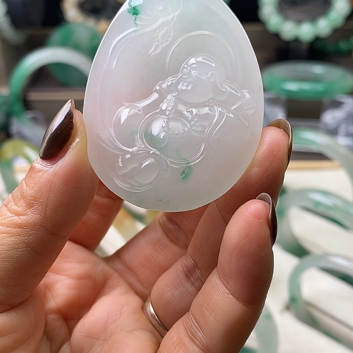 明***性石英质玉（非洲翠）未镶嵌颈饰