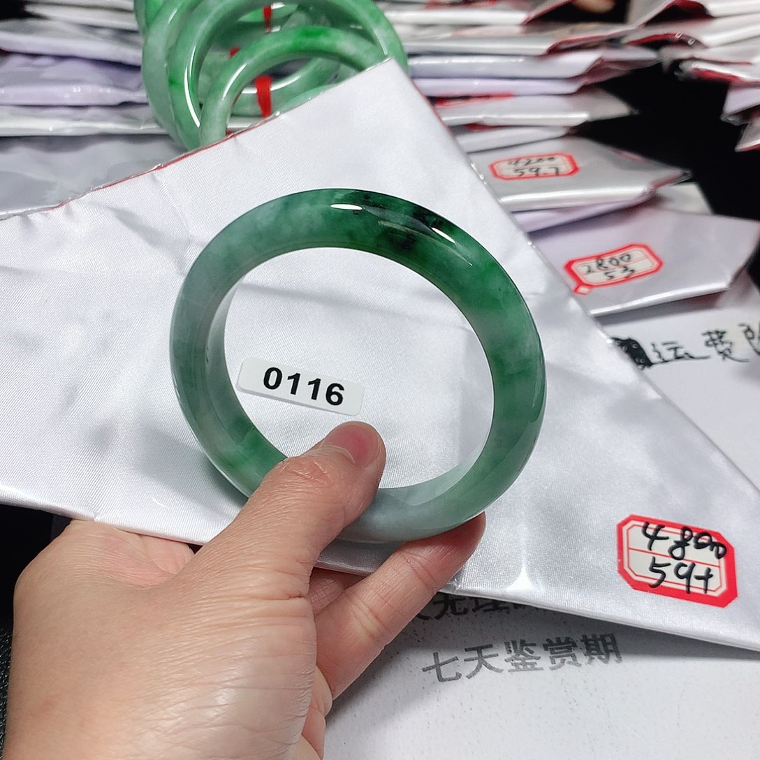 翡翠手镯未镶嵌天然缅甸A货翡翠手镯