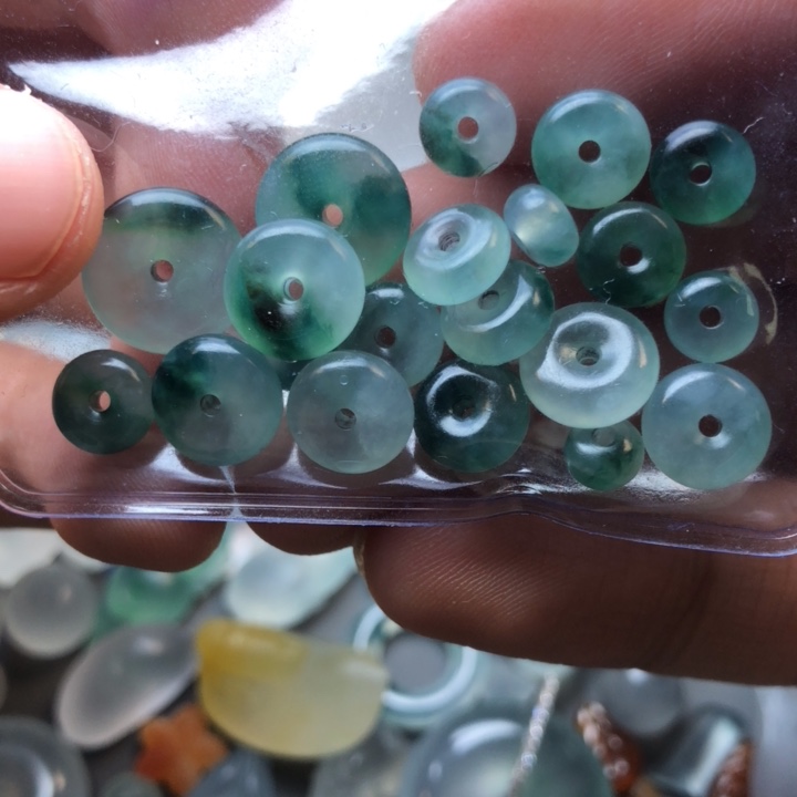 定制翡翠未镶嵌挂件