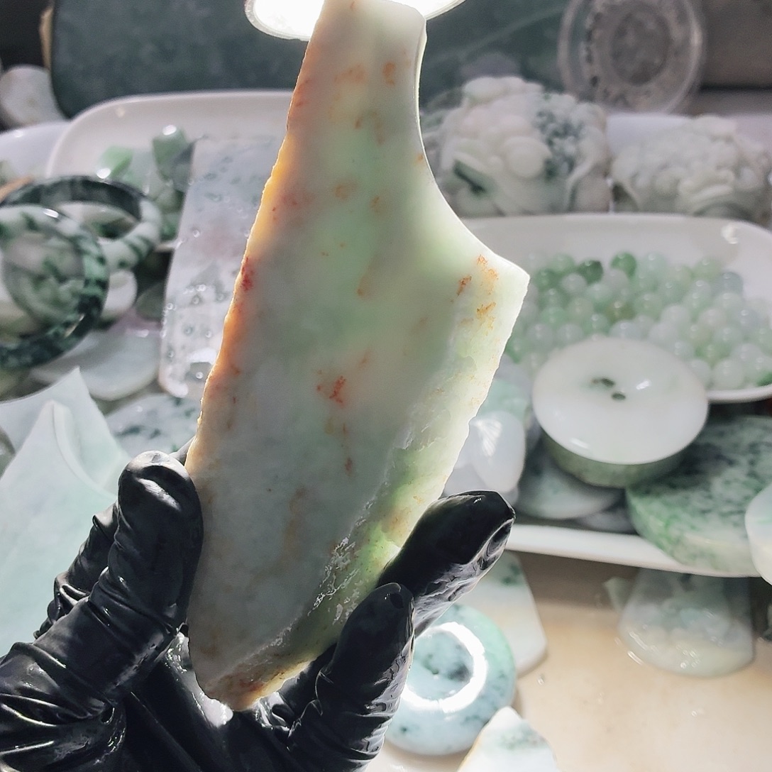 翡翠未镶嵌颈饰边角料