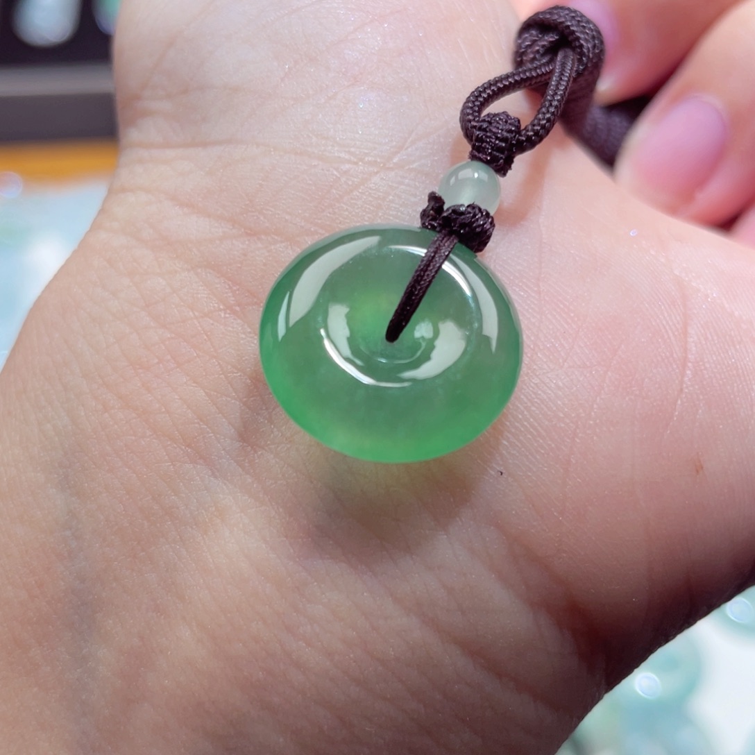 颈饰未镶嵌翡翠平安扣