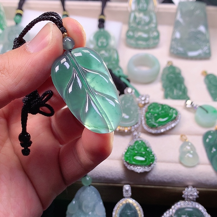 翡翠颈饰未镶嵌翡翠