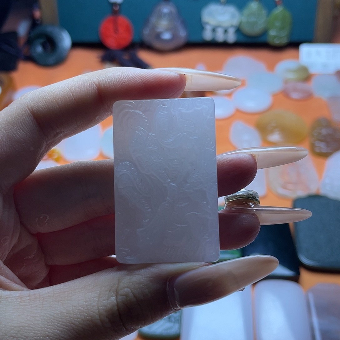 石英质玉（金丝玉）未镶嵌颈饰