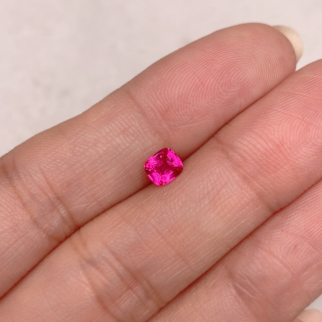 s***r尖晶石裸石0.57克拉