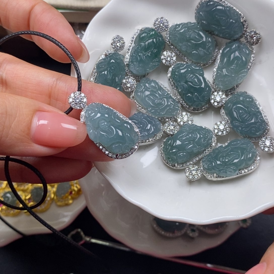 翡翠颈饰未镶嵌翡翠