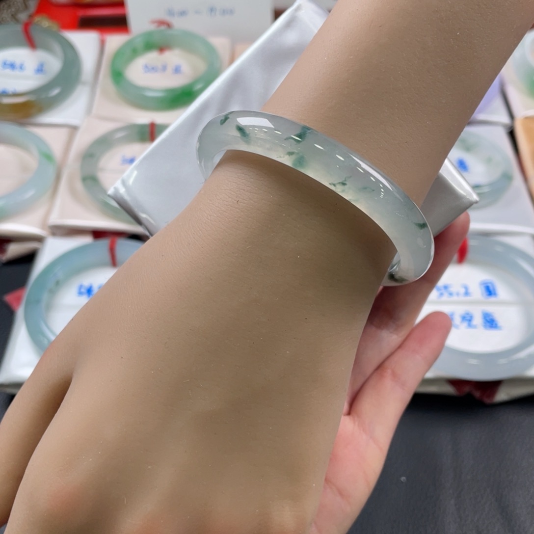 未镶嵌手镯翡翠卡53.8贵妃，炸光飘花