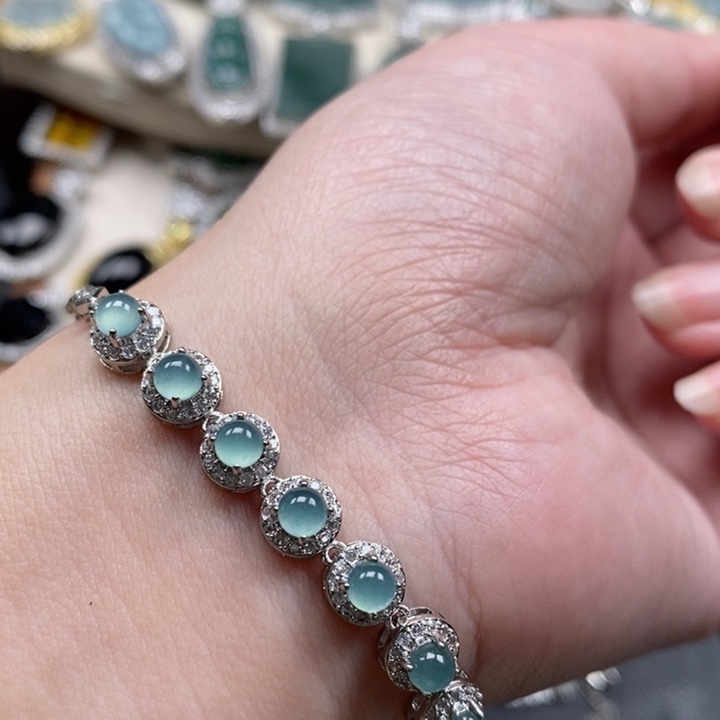 翡翠颈饰未镶嵌翡翠