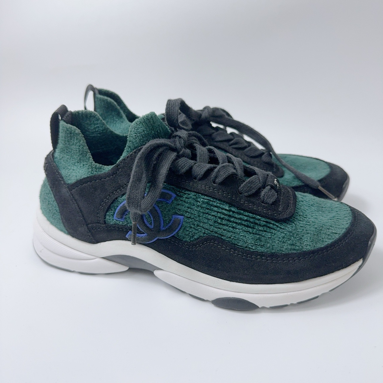 95新 Chanel/香奈儿 38码/黑色绒面双C运动鞋/ys01049