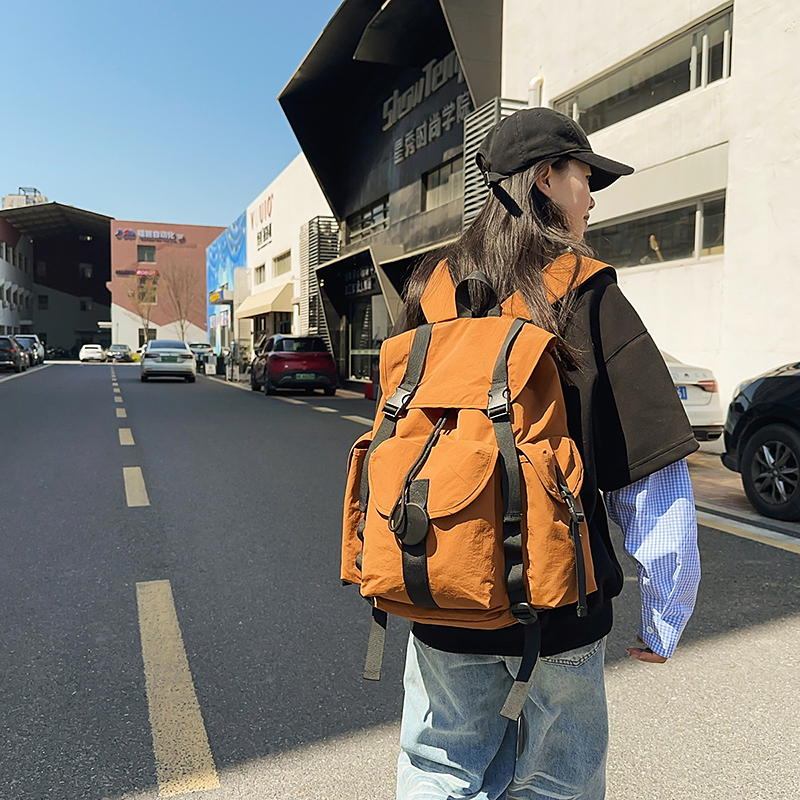 户外运动登山包大容量旅行双肩包女旅游轻便电脑背包男款学生书包